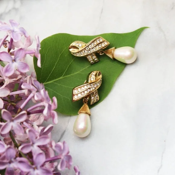 ⚜️ Vintage Christian Dior Pearl Drop Earrings - Picture 16 of 16